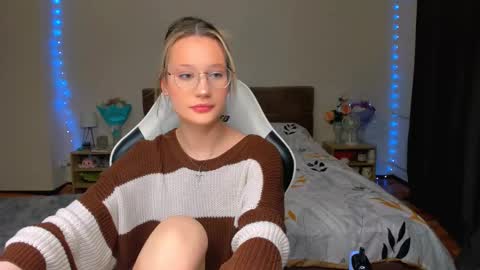 Snapshot of selfharm777 chatting on 26, 10, 2025 Simon and Alice online show from 26, 10, 2025