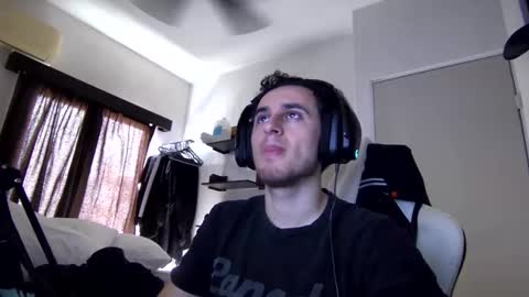 Snapshot of senitzzu chatting on 5, 1, 2025 PAJACONTROL online show from 5, 1, 2025