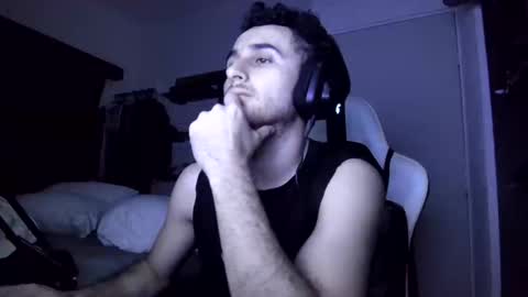 Snapshot of senitzzu chatting on 27, 2, 2025 PAJACONTROL online show from 27, 2, 2025