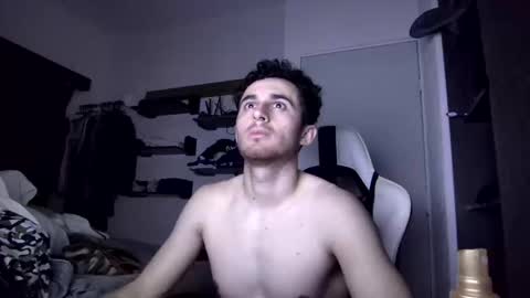 Snapshot of senitzzu chatting on 5, 3, 2025 PAJACONTROL online show from 5, 3, 2025