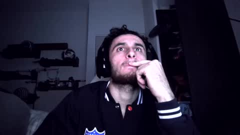 Snapshot of senitzzu chatting on 13, 10, 2025 PAJACONTROL online show from 13, 10, 2025