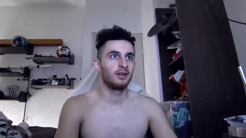 Snapshot of senitzzu chatting on 18, 10, 2025 PAJACONTROL online show from 18, 10, 2025