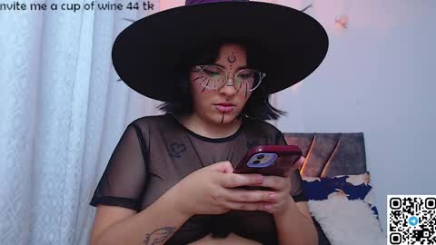 Camille and sophie online show from 27, 12, 2024