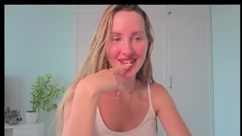 Snapshot of sensual_orchid7 chatting on 25, 7, 2026 Jordan online show from 25, 7, 2026