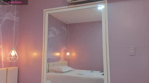 Sophie     online show from 19, 9, 2025