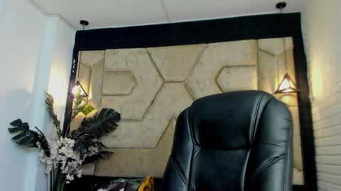 Snapshot of serene_waves chatting on 9, 4, 2026 Serene online show from 9, 4, 2026