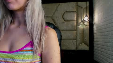 Snapshot of serene_waves chatting on 11, 4, 2026 Serene online show from 11, 4, 2026