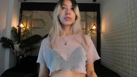 Snapshot of serene_waves chatting on 16, 4, 2026 Serene online show from 16, 4, 2026