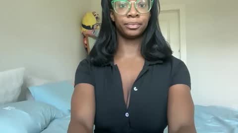 Snapshot of serenitybee chatting on 29, 4, 2026 Serenity Bee online show from 29, 4, 2026
