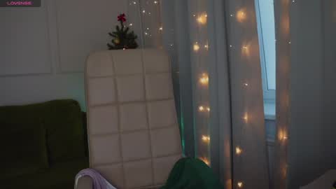 Hey Guys and Girls non-binary personalities  Im Sereta online show from 19, 12, 2024