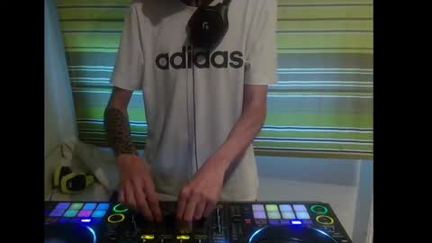 Snapshot of sergioespmad chatting on 17, 9, 2025 Dj Notorious aka bionik hand online show from 17, 9, 2025