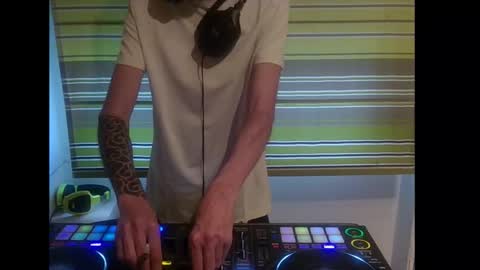 Snapshot of sergioespmad chatting on 18, 9, 2025 Dj Notorious aka bionik hand online show from 18, 9, 2025