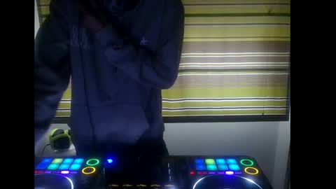 Snapshot of sergioespmad chatting on 8, 10, 2025 Dj Notorious aka bionik hand online show from 8, 10, 2025