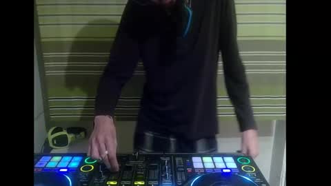 Snapshot of sergioespmad chatting on 9, 10, 2025 Dj Notorious aka bionik hand online show from 9, 10, 2025