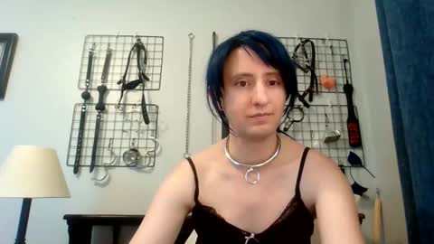 Servile Sarah online show from 9, 6, 2026