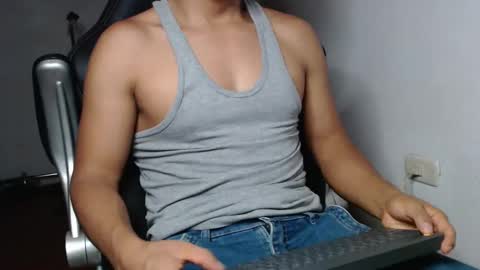 Snapshot of sexatlexx chatting on 4, 1, 2025 arnold online show from 4, 1, 2025