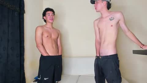 Izzy19Yearsgirl with glasseDereck18yearsboy with glasse Alice 19years-Dany 19 years online show from 1, 10, 2025