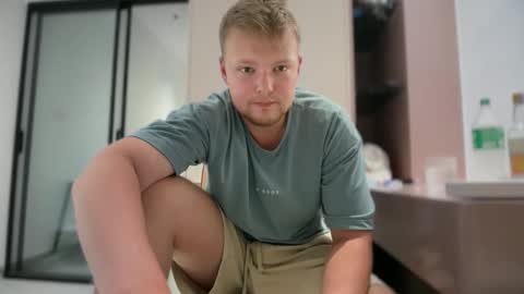 Snapshot of sexual_sbotage chatting on 13, 2, 2026 Max Leman online show from 13, 2, 2026