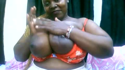 Snapshot of sexxi_ebony chatting on 28, 5, 2026 sexxi_ebony online show from 28, 5, 2026