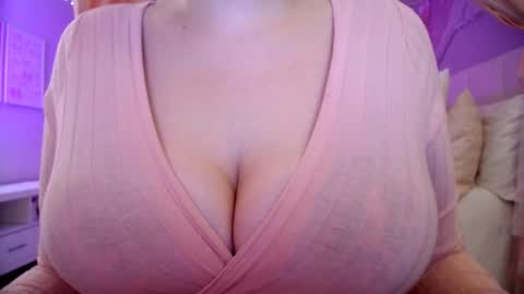 Snapshot of sexxxyprincess chatting on 22, 9, 2025 Princess online show from 22, 9, 2025
