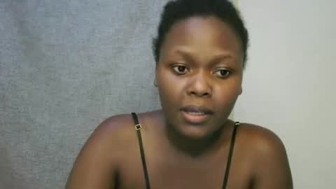 Snapshot of sexxy_lynne chatting on 13, 10, 2025 sexxy_lynne online show from 13, 10, 2025