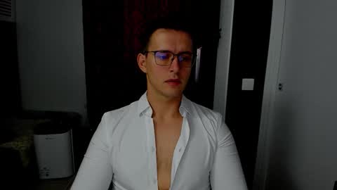 Sexxymuscles4U online show from 15, 11, 2025