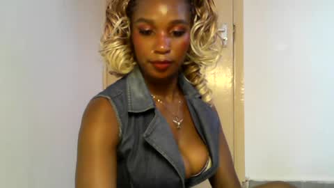 Snapshot of sexy_africana05 chatting on 25, 7, 2026 sexy_africana05 online show from 25, 7, 2026