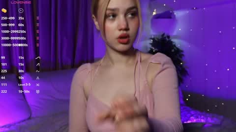 Snapshot of sexy_blonde_doll chatting on 1, 3, 2025 Lina online show from 1, 3, 2025