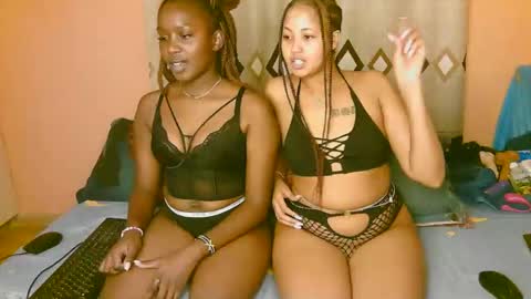 Snapshot of sexy_bluegirl chatting on 17, 9, 2025 sexy_bluegirl online show from 17, 9, 2025