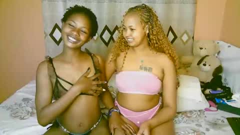 Snapshot of sexy_bluegirl chatting on 7, 10, 2025 sexy_bluegirl online show from 7, 10, 2025