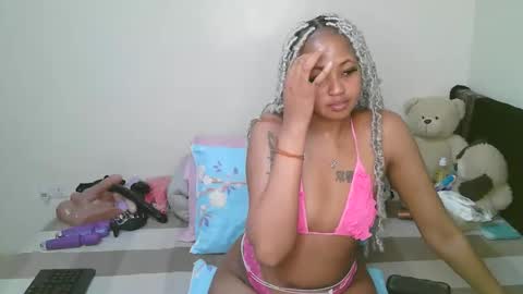 Snapshot of sexy_bluegirl chatting on 9, 5, 2026 sexy_bluegirl online show from 9, 5, 2026