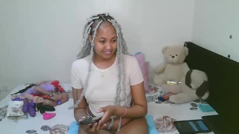 Snapshot of sexy_bluegirl chatting on 11, 5, 2026 sexy_bluegirl online show from 11, 5, 2026