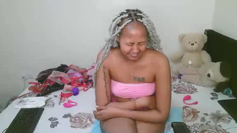 Snapshot of sexy_bluegirl chatting on 13, 5, 2026 sexy_bluegirl online show from 13, 5, 2026