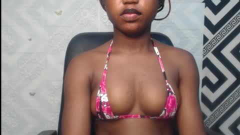 Snapshot of sexy_floral chatting on 4, 10, 2025 Angela online show from 4, 10, 2025
