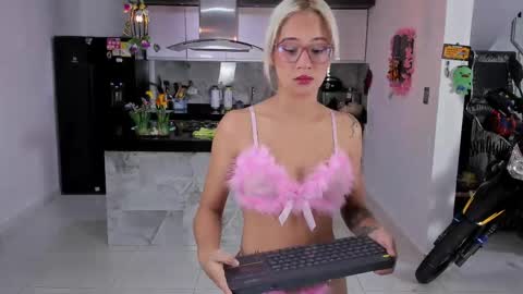 Snapshot of sexy_hot_friends_ chatting on 24, 5, 2026 WENDY MAX AND VICKY online show from 24, 5, 2026