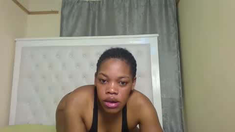 Snapshot of sexy_lyna chatting on 15, 10, 2025 sexy_lyna online show from 15, 10, 2025