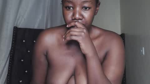 Snapshot of sexy_melanin11 chatting on 18, 9, 2025 sexy_melanin11 online show from 18, 9, 2025