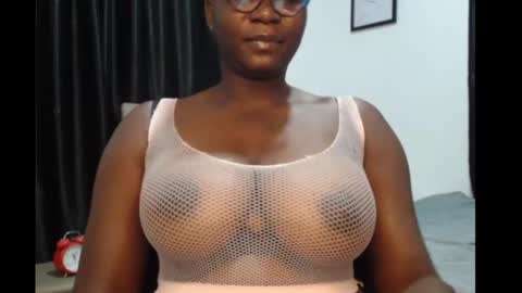 Snapshot of sexy_pearl12 chatting on 30, 4, 2026 zoe online show from 30, 4, 2026