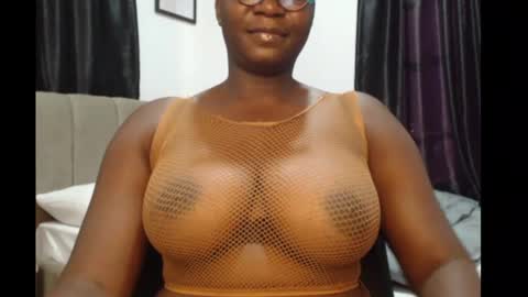 Snapshot of sexy_pearl12 chatting on 5, 5, 2026 zoe online show from 5, 5, 2026
