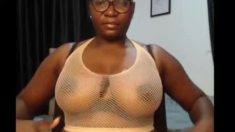Snapshot of sexy_pearl12 chatting on 16, 5, 2026 zoe online show from 16, 5, 2026