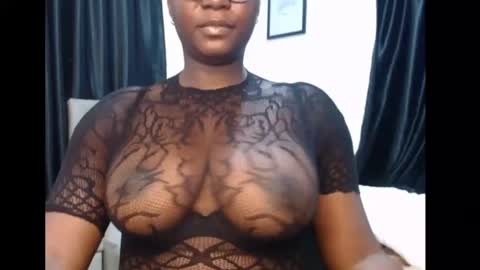 Snapshot of sexy_pearl12 chatting on 19, 5, 2026 zoe online show from 19, 5, 2026