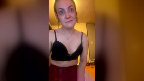 sexybriiiixoxox online show from 3, 5, 2026