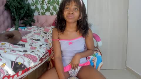 Snapshot of sexybrunnetem chatting on 23, 12, 2024 sofia online show from 23, 12, 2024