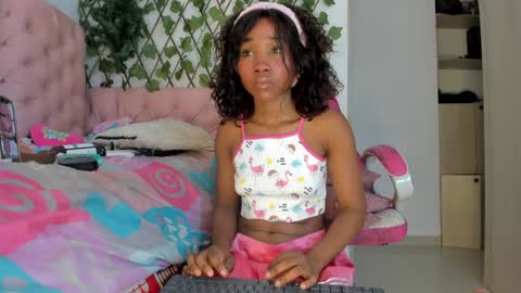 Snapshot of sexybrunnetem chatting on 3, 1, 2025 sofia online show from 3, 1, 2025