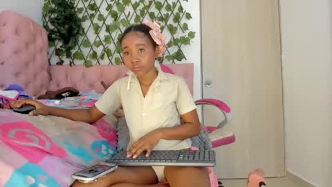 Snapshot of sexybrunnetem chatting on 25, 1, 2025 sofia online show from 25, 1, 2025