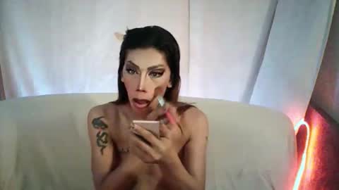 Snapshot of sexydevine_34 chatting on 28, 5, 2026 Devine online show from 28, 5, 2026