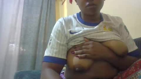 Snapshot of sexydivaslut_2 chatting on 23, 4, 2026 sexydivaslut_2 online show from 23, 4, 2026
