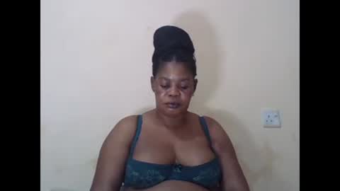 Snapshot of sexydove2 chatting on 15, 2, 2025 EMILY online show from 15, 2, 2025