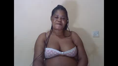 Snapshot of sexydove2 chatting on 19, 2, 2025 EMILY online show from 19, 2, 2025