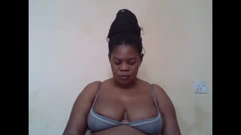 Snapshot of sexydove2 chatting on 23, 2, 2025 EMILY online show from 23, 2, 2025